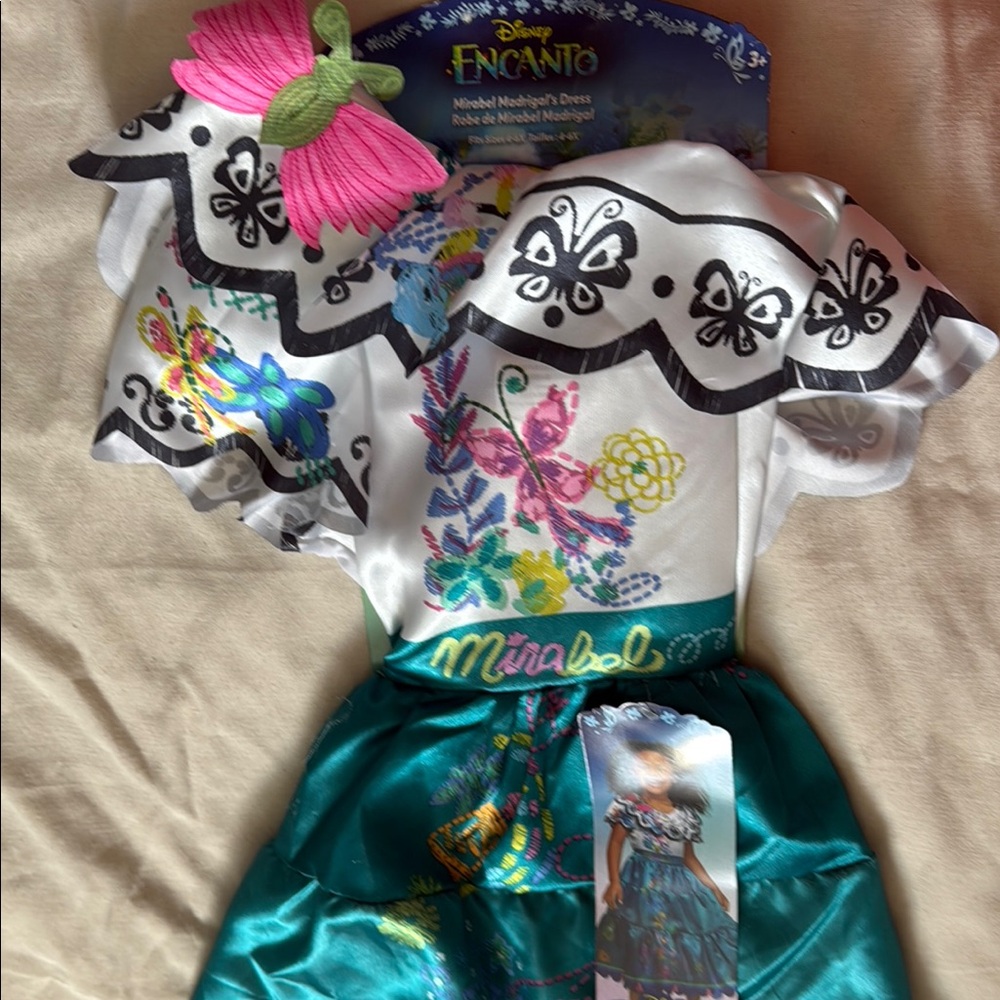 Disney Encanto mirabel madrigal costume size 4-6x and wig